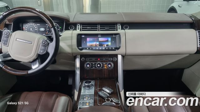 Land Rover Range Rover (IV) 4.4 SDV8 AB LWB DIESEL 2017 — фото 13