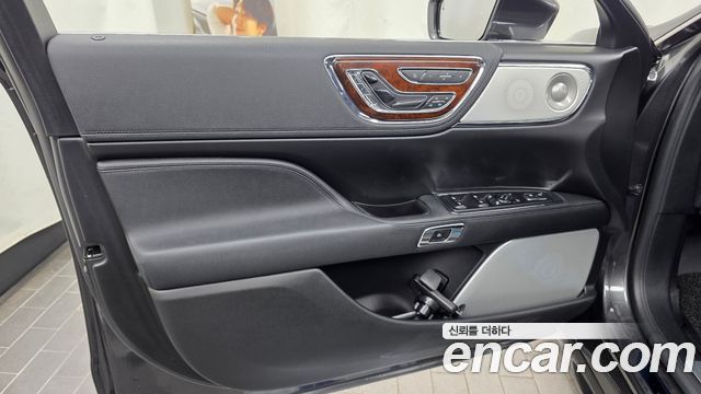 Lincoln Continental (X) 3.0 AWD 2019 — фото 24
