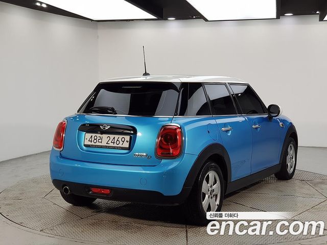 MINI Cooper D 5Door Mid 3rd 2017 — фото 4
