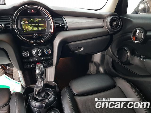 MINI Cooper D 5Door Mid 3rd 2017 — фото 10