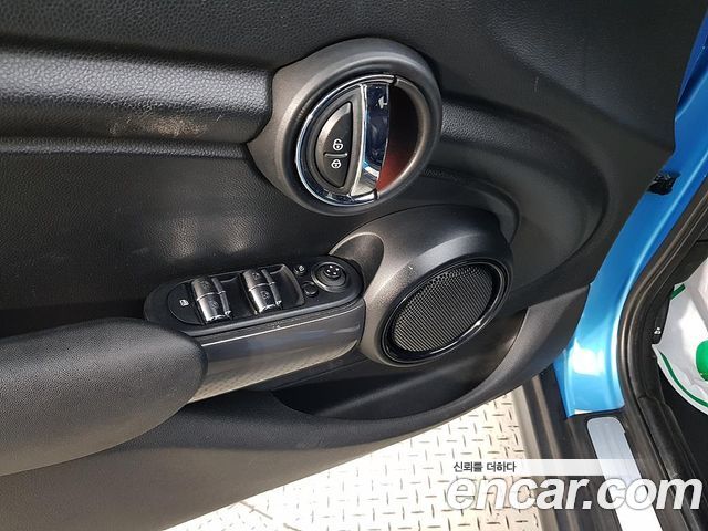 MINI Cooper D 5Door Mid 3rd 2017 — фото 15