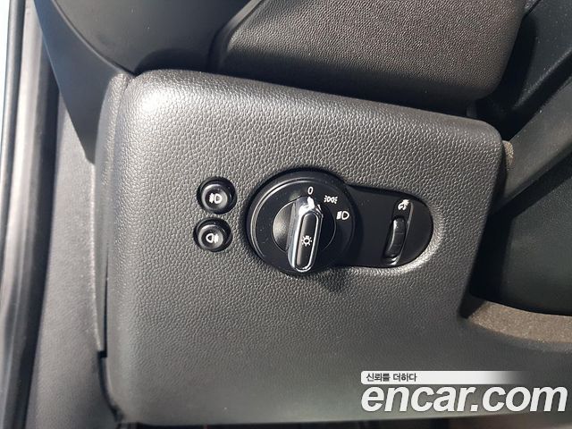 MINI Cooper D 5Door Mid 3rd 2017 — фото 16