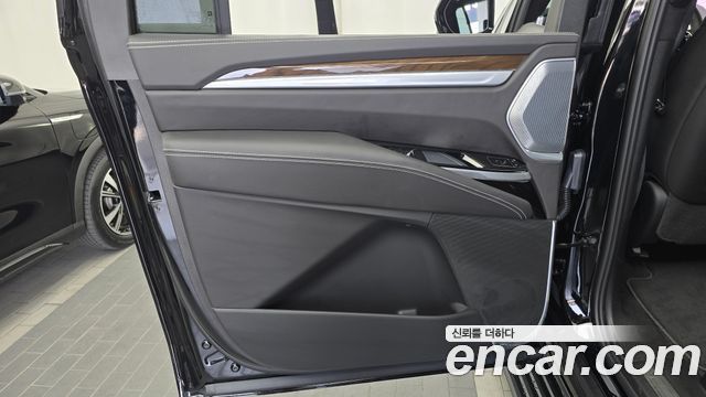 Cadillac Escalade (V) 6.2 ESV ESV Sports Platinum 2026 — фото 25