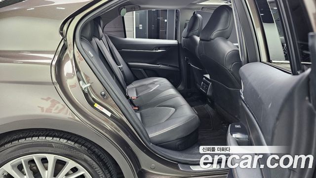 Toyota Camry (XV70) 2.5 XLE Hybrid 2018 — фото 11