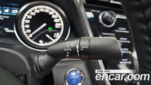 Toyota Camry (XV70) 2.5 XLE Hybrid 2018 — фото 17
