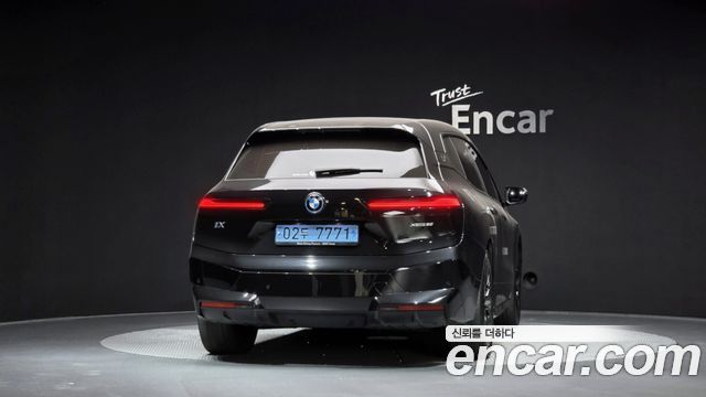 BMW iX xDrive50 Sports Plus 2023 — фото 4