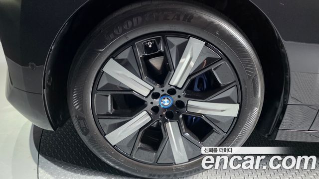 BMW iX xDrive50 Sports Plus 2023 — фото 5