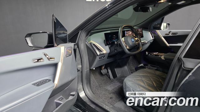 BMW iX xDrive50 Sports Plus 2023 — фото 10