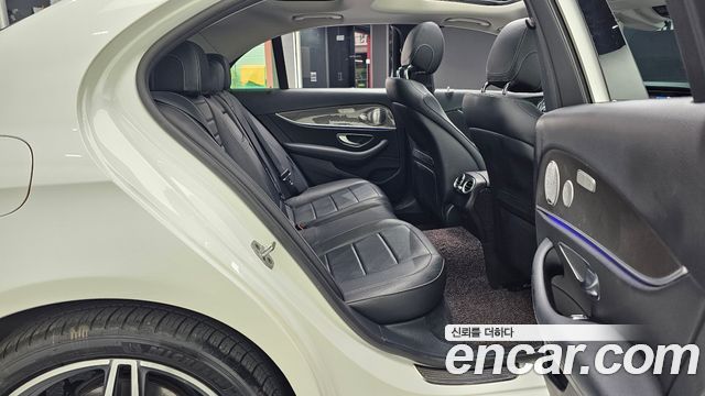 Mercedes-Benz E-Class (W213) E300 4MATIC AMG Line 2020 — фото 16