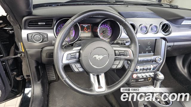 Ford Mustang Convertible 2017 — фото 13