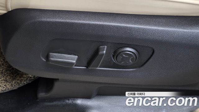 Kia Carnival (IV) Gasoline 9-seater Limousine(Special vehicle) 2021 — фото 31