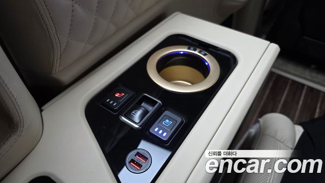 Kia Carnival (IV) Gasoline 9-seater Limousine(Special vehicle) 2021 — фото 38
