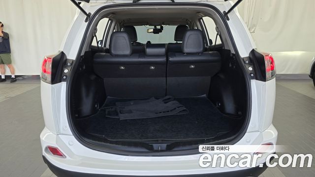 Toyota RAV4 2.5 2WD 4th 2018 — фото 20