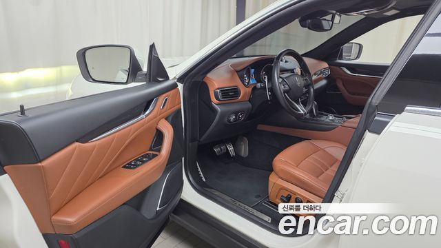Maserati Levante 3.0 AWD GranSport 2020 — фото 10