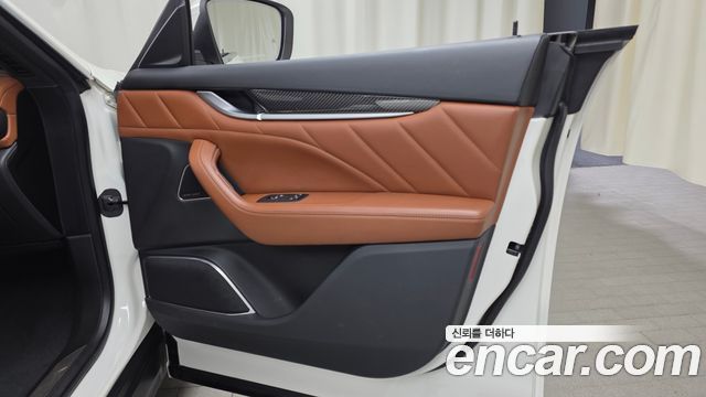 Maserati Levante 3.0 AWD GranSport 2020 — фото 24