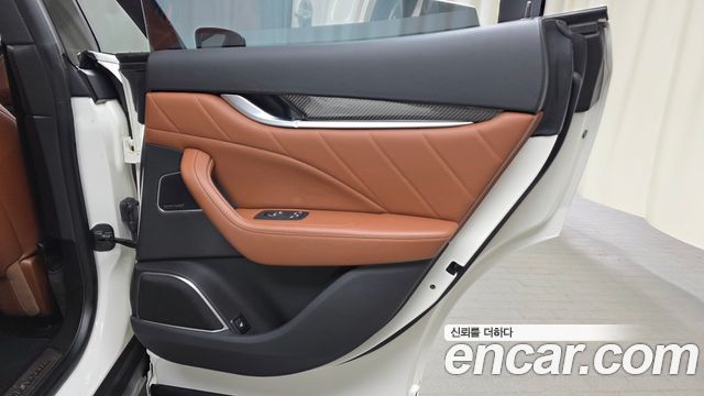 Maserati Levante 3.0 AWD GranSport 2020 — фото 25