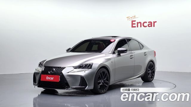 Lexus IS300 F-Sport 2018 — фото 1