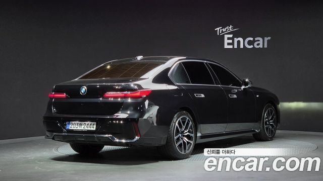 BMW 7 Series (G70) 740i sDrive M Sport 2023 — фото 2