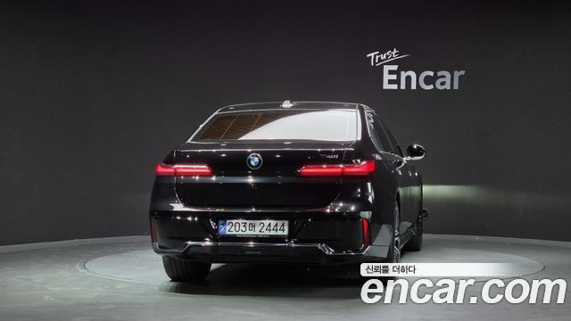 BMW 7 Series (G70) 740i sDrive M Sport 2023 — фото 4