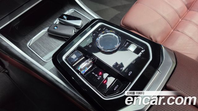 BMW 7 Series (G70) 740i sDrive M Sport 2023 — фото 9