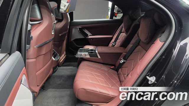 BMW 7 Series (G70) 740i sDrive M Sport 2023 — фото 11