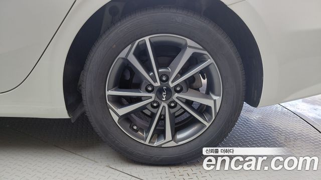 Kia K3 (II) 1.6 Prestige 2023 — фото 21