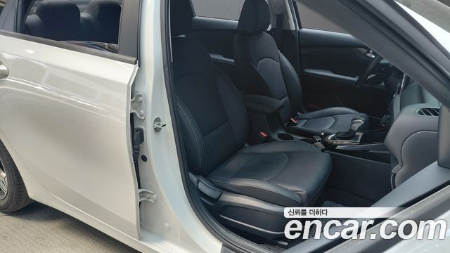 Kia K3 (II) 1.6 Prestige 2023 — фото 26