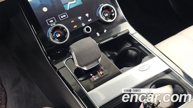 Land Rover Range Rover Velar 2.0 P250 R-Dynamic SE 2023 — фото 9
