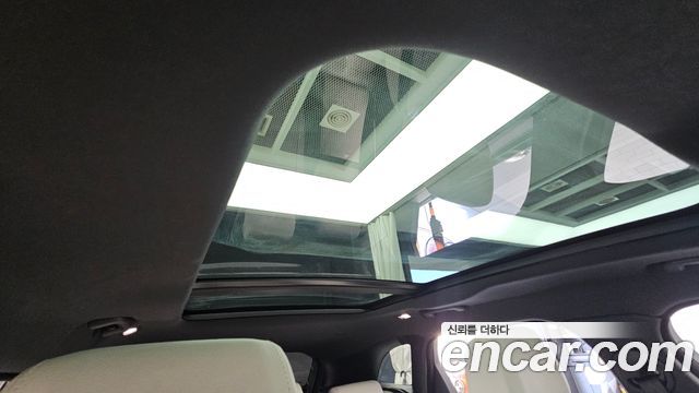 Land Rover Range Rover Velar 2.0 P250 R-Dynamic SE 2023 — фото 21
