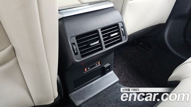 Land Rover Range Rover Velar 2.0 P250 R-Dynamic SE 2023 — фото 23