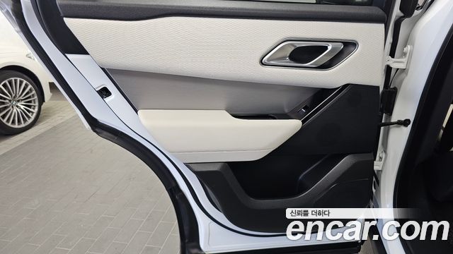 Land Rover Range Rover Velar 2.0 P250 R-Dynamic SE 2023 — фото 31