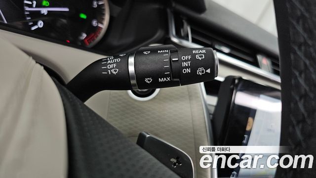 Land Rover Range Rover Velar 2.0 P250 R-Dynamic SE 2023 — фото 35