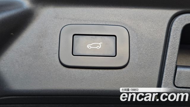 Land Rover Range Rover Velar 2.0 P250 R-Dynamic SE 2023 — фото 36
