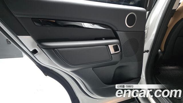 Land Rover Discovery 5 D300 HSE 2022 — фото 25