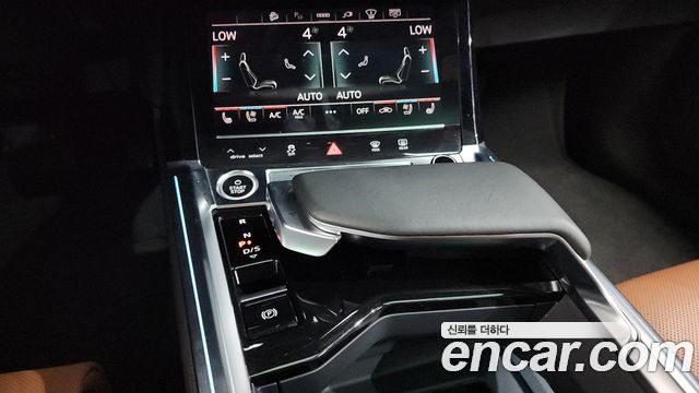 Audi e-tron 55 Quattro 2023 — фото 9