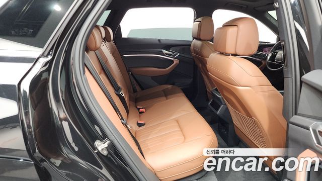 Audi e-tron 55 Quattro 2023 — фото 16