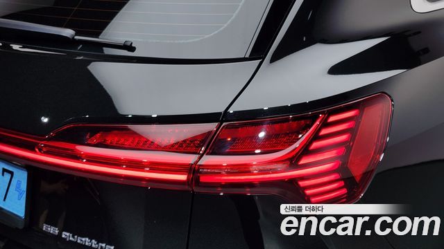 Audi e-tron 55 Quattro 2023 — фото 29