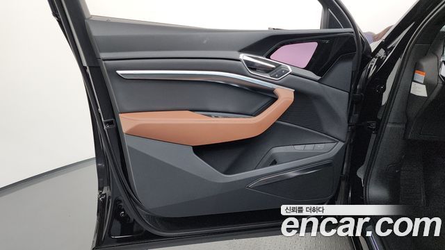 Audi e-tron 55 Quattro 2023 — фото 30