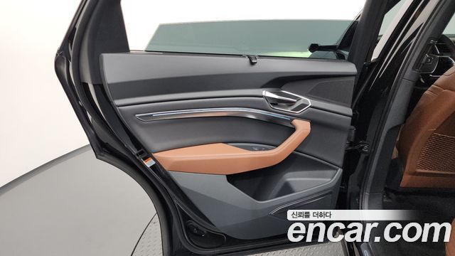 Audi e-tron 55 Quattro 2023 — фото 31