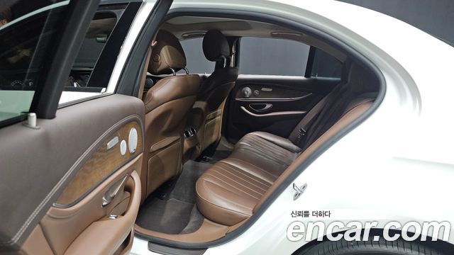 Mercedes-Benz E-Class (W213) E300e Exclusive 2019 — фото 19