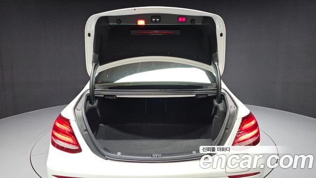 Mercedes-Benz E-Class (W213) E300e Exclusive 2019 — фото 20