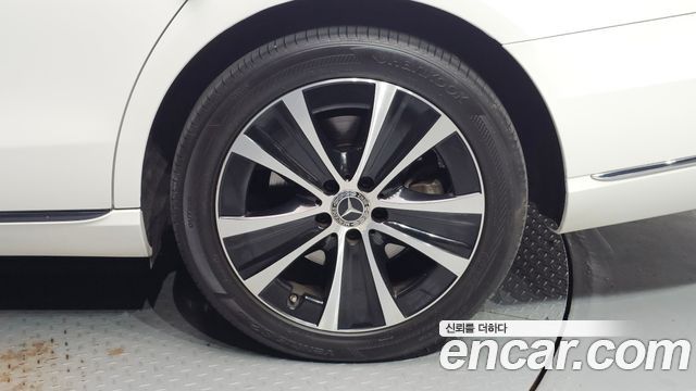 Mercedes-Benz E-Class (W213) E300e Exclusive 2019 — фото 21