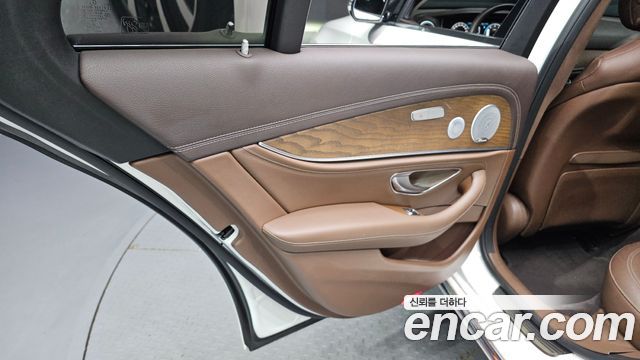 Mercedes-Benz E-Class (W213) E300e Exclusive 2019 — фото 25