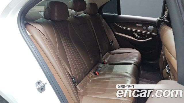 Mercedes-Benz E-Class (W213) E300e Exclusive 2019 — фото 32
