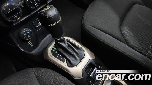 Jeep Renegade 2.0 Diesel Longitude AWD 2016 — фото 9