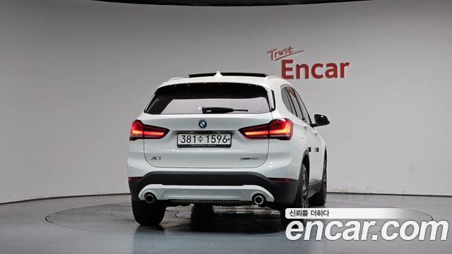 BMW X1 (F48) xDrive 20i Advantage 2020 — фото 4