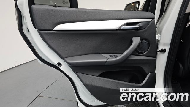 BMW X1 (F48) xDrive 20i Advantage 2020 — фото 25