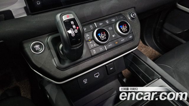 Land Rover Defender (L663) 110 D250 SE 2022 — фото 9
