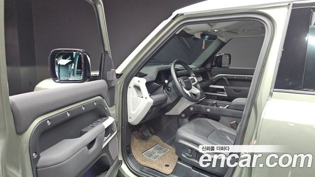 Land Rover Defender (L663) 110 D250 SE 2022 — фото 10