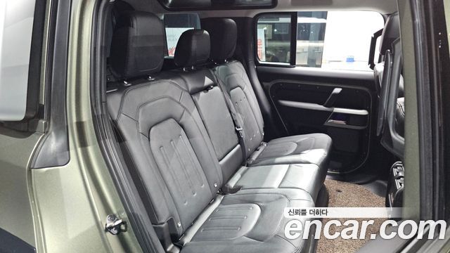 Land Rover Defender (L663) 110 D250 SE 2022 — фото 11